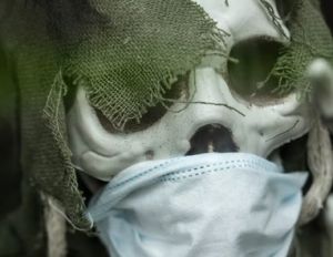 Κοροναϊός: Γιατί αργεί τόσο ένα νέο εμβόλιο που να μας καλύπτει από όλες τις παραλλαγές της Covid-19;