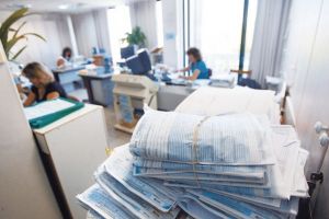 Επίδομα παιδιού: «Φοροπαγίδα» για οικογένειες με ενήλικα εξαρτώμενα τέκνα