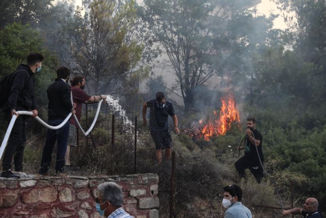Ενωση Πνευμονολόγων Ελλάδας: Απομακρυνθείτε άμεσα από το μέτωπο της φωτιάς