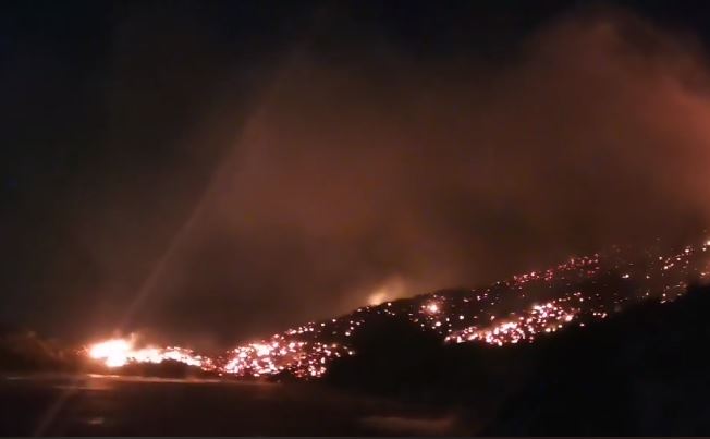 Ολονύχτια μάχη με τις φλόγες στη Σάμο – Εκκένωση χωριών | tanea.gr