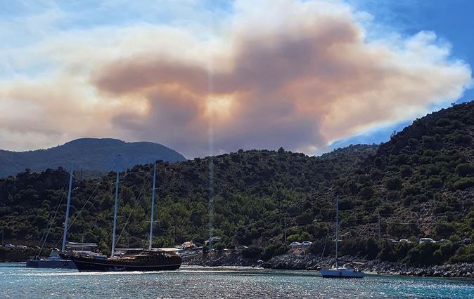 Τουρκία: Τεράστια φωτιά στη Ντάτσα – Καίγονται σπίτια