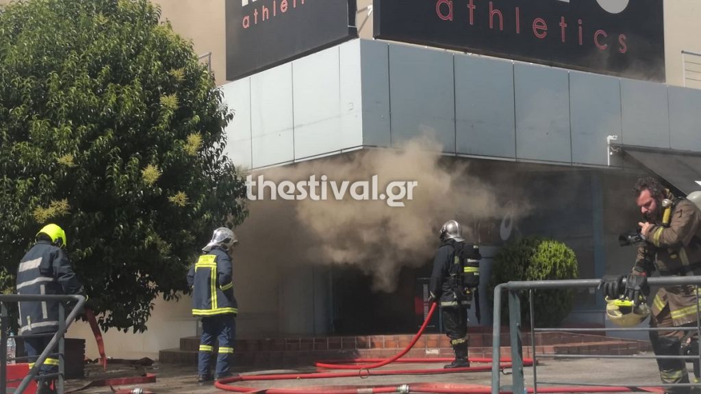 Μεγάλη φωτιά σε κατάστημα αθλητικών ειδών στη Θεσσαλονίκη