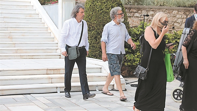 Σαγιονάρες και σορτσάκια