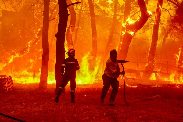 Φωτιά στη Λέσβο: Απομακρύνονται ξανά οι κάτοικοι από τη Βρίσα