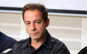 Δημήτρης Λιγνάδης: Γλέντι με μπουζούκι στο κελί του