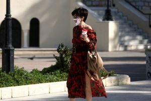 Κοροναϊός: Κανείς δεν είπε «βγάλτε τις μάσκες» – Τι λέει ο Εξαδάκτυλος