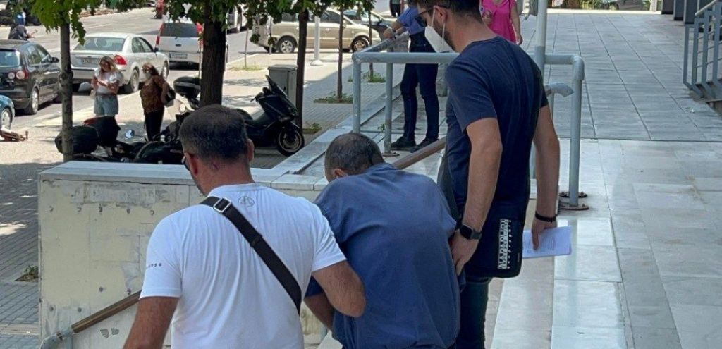 Θεσσαλονίκη: Αντιμέτωπος και με την πράξη του βιασμού της 84χρονης ο 59χρονος μητροκτόνος