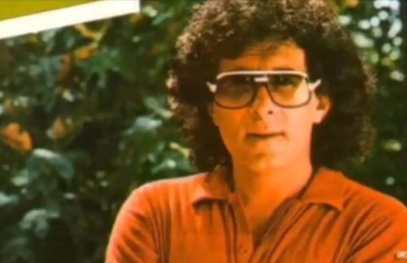 Πέθανε ο τραγουδιστής Περικλής Περάκης