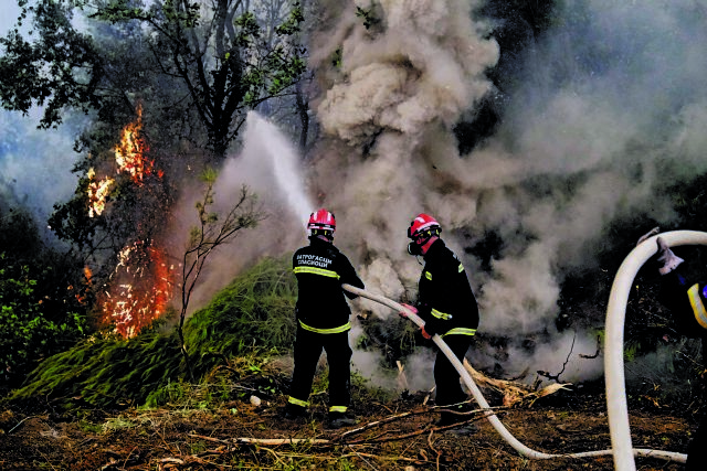 Σε επιφυλακή για τον κίνδυνο πυρκαγιάς επτά περιφέρειες της χώρας