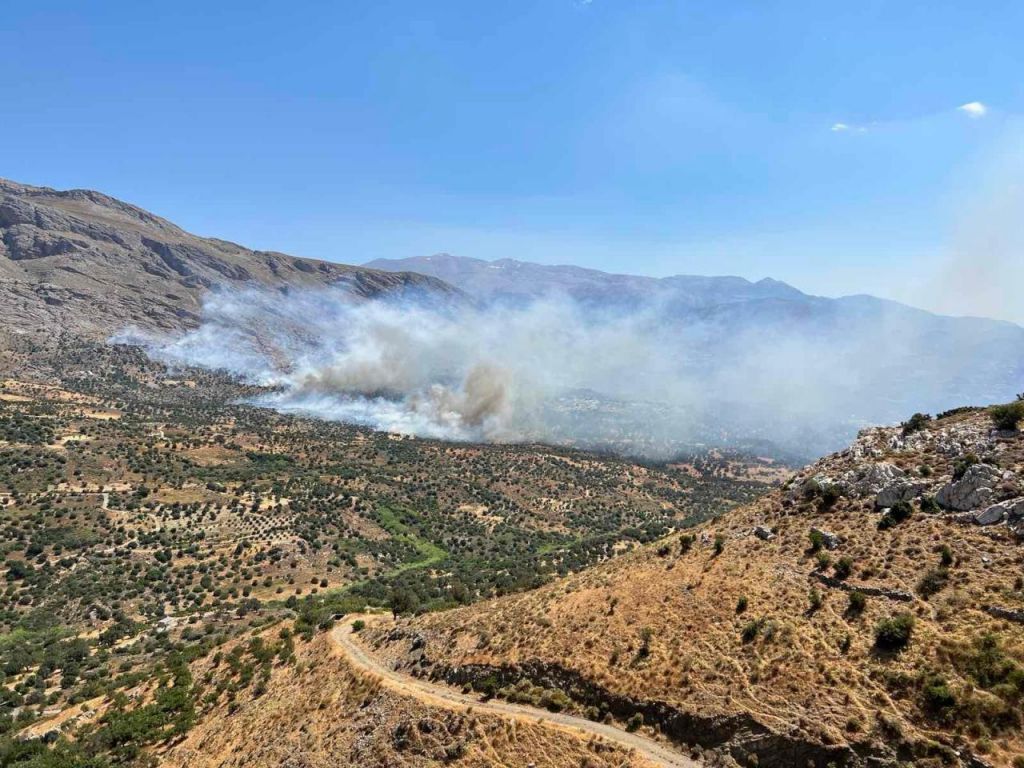 Μάχη με τις φλόγες στο Ρέθυμνο – Νέο μέτωπο στον Αγ. Βασίλειο