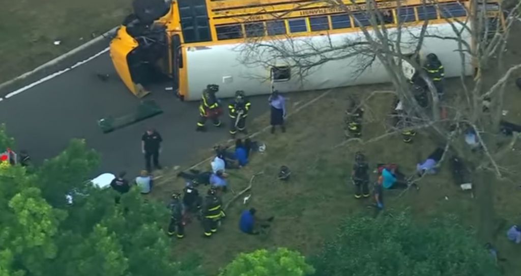 Νέα Υόρκη: Ανετράπη σχολικό λεωφορείο με 37 επιβαίνοντες