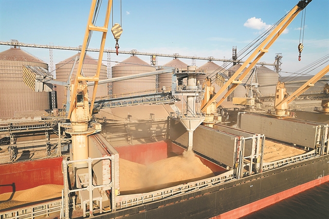 «Πλοία-φαντάσματα» διακινούν παράνομα ουκρανικό σιτάρι