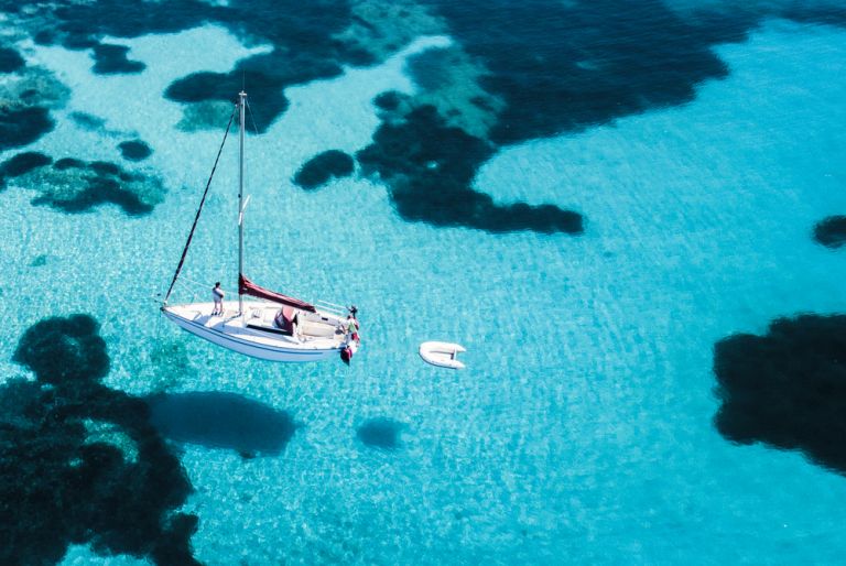 Έξι πανέμορφοι προορισμοί για να επισκεφτείτε με σκάφος χωρίς δίπλωμα | tanea.gr