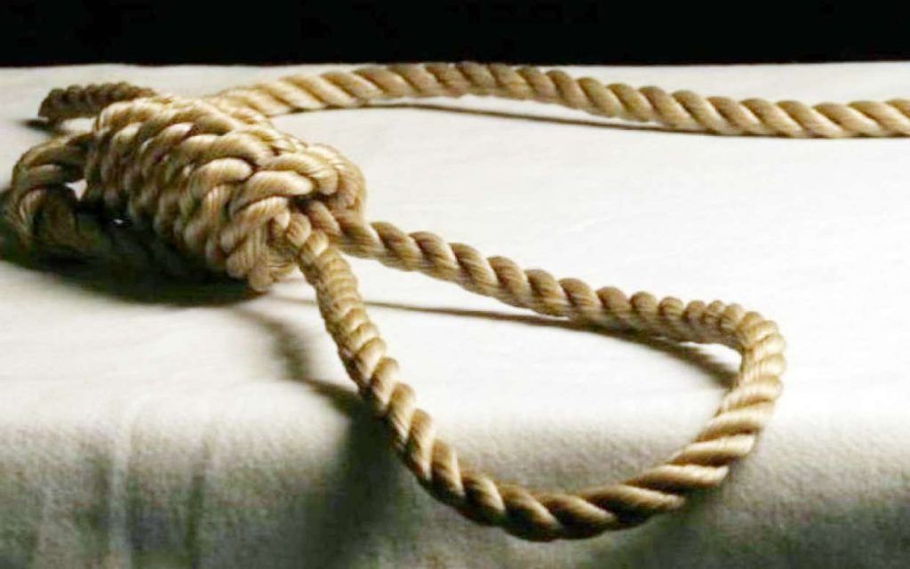 Μπήκε στο σπίτι και αντίκρισε νεκρό τον γιο της