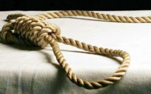 Μπήκε στο σπίτι και αντίκρισε νεκρό τον γιο της