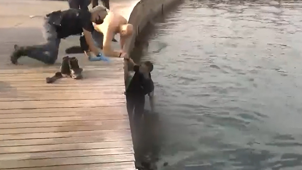 Αιμόφυρτος ο 22χρονος που είχε βουτήξει στον Θερμαϊκό