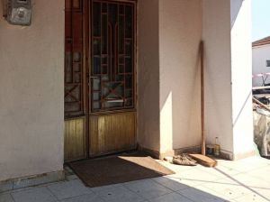 Θεσσαλονίκη: Της κάρφωσε σπασμένο μπουκάλι στο κεφάλι και την έπνιξε