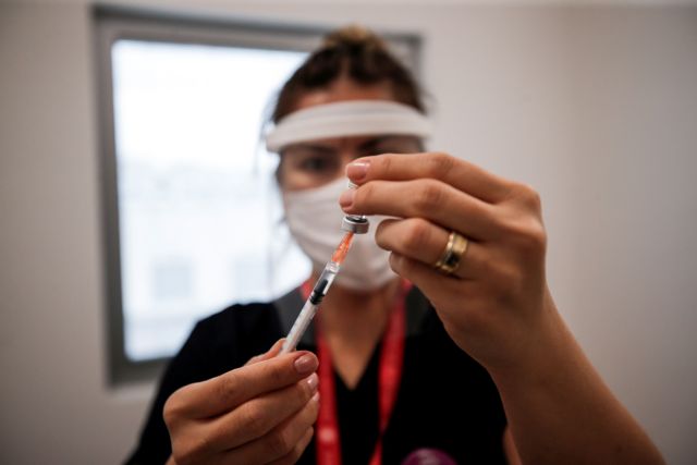 Κοροναϊός: Πόσο μειώνει το κίνδυνο της επαναλοίμωξης το ενισχυτικό εμβόλιο