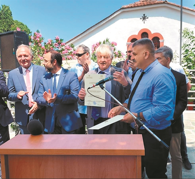 Πηλιορείτης και με τη βούλα ο πατήρ Τζόνσον