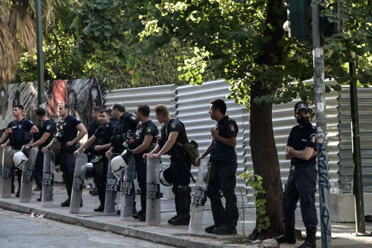 Εξάρχεια: Νέα ένταση – Προσαγωγές από την αστυνομία σε συγκέντρωση για το μετρό | tanea.gr