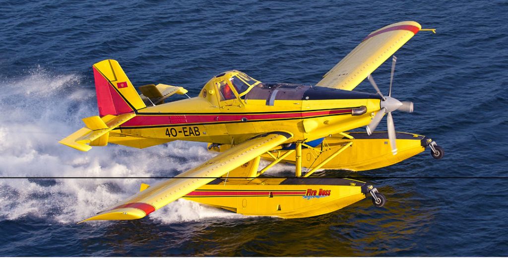 Φωτιά στη Νέα Πέραμο: Προσθαλάσσωση πυροσβεστικού αεροσκάφους λόγω βλάβης