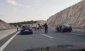 Τραγωδία με δυο νεκρούς στην Ιονία Οδό: Oχημα παρέσυρε ζευγάρι μπροστά στα μάτια του παιδιού τους