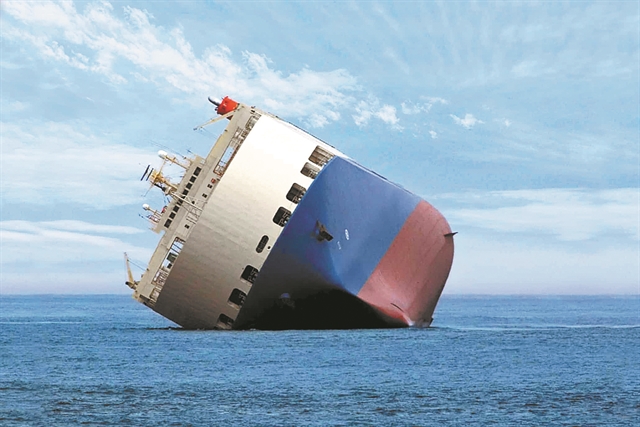 Μειώνονται τα πλοία που χάνονται στη θάλασσα