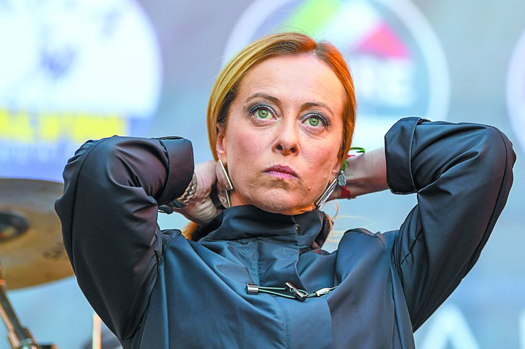 Εδωσε το θύμα βιασμού βορά στους ηδονοβλεψίες του Ιντερνετ