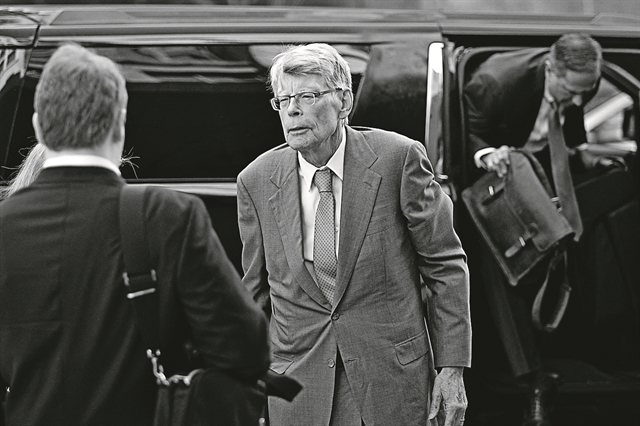 Ο Στίβεν Κινγκ στην αντεπίθεση για τα συγγραφικά δικαιώματα