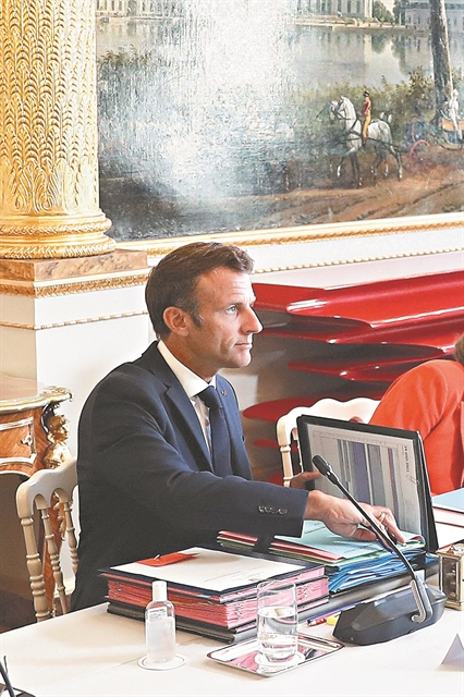 Νέα μέτωπα Μακρόν με Τρας και Ερντογάν