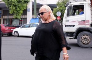 Ρόμπερτ Ουίλιαμς: Συντετριμμένη στην κηδεία του η Μπέσσυ Αργυράκη