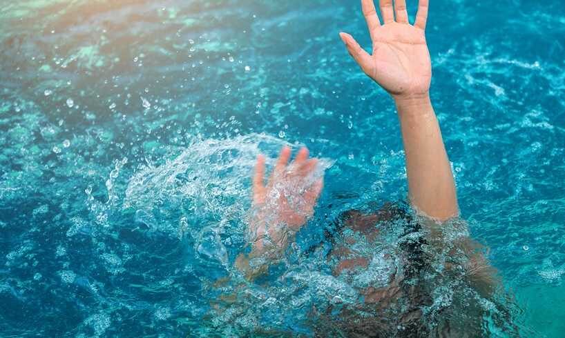 Γυναίκα πνίγηκε σε πισίνα – Μπροστά στα μάτια του παιδιού της | tanea.gr