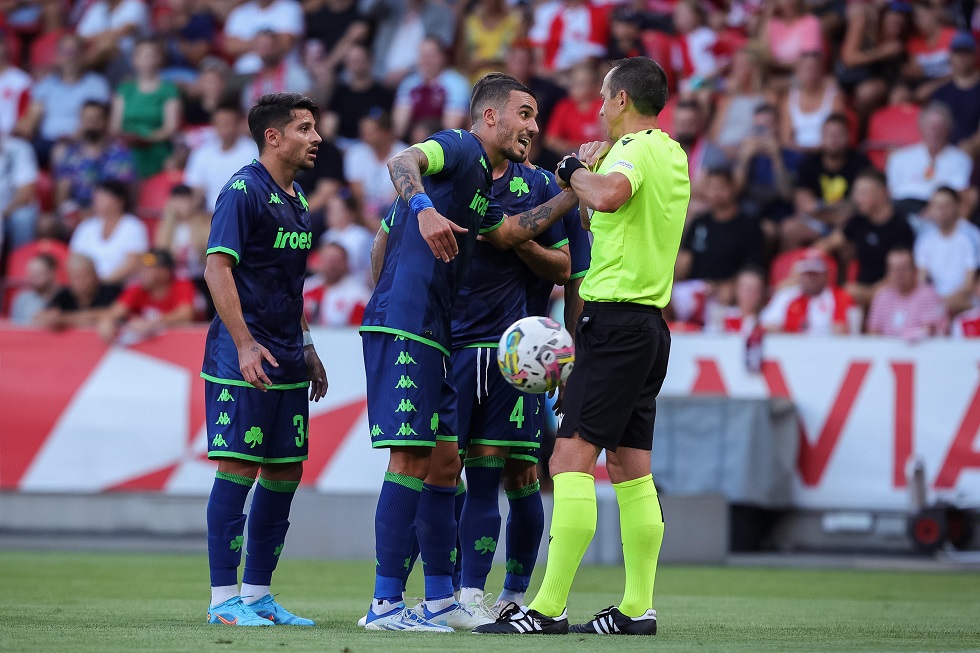 Παναθηναϊκός: Τον αδίκησε ο διαιτητής, τον καταδίκασε ο άδειος πάγκος