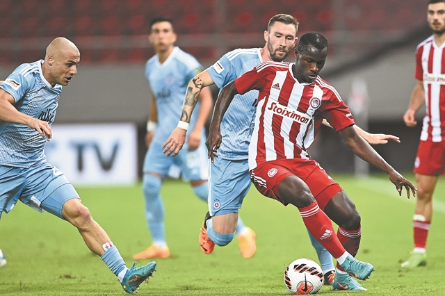 Τα βλέμματα σε… άλλο ραντεβού