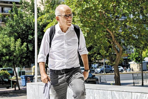 Τάσος Τέλογλου: Οι σκιές και οι ήρωες μιας χώρας