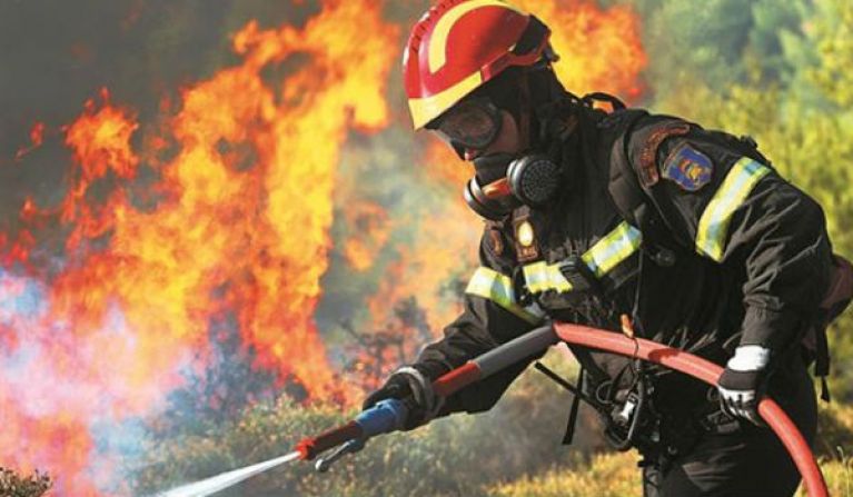 Συναγερμός στην Πυροσβεστική: Φωτιά στην Καλλιθέα
