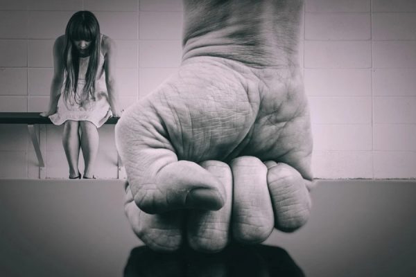 Σοκ με νέα καταγγελία ενδοοικογενειακής βίας: «Θα σε σκοτώσω και θα φύγω από τη χώρα» | tanea.gr