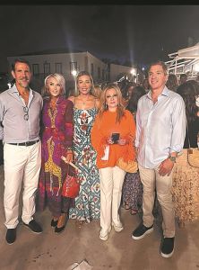 Baby boy Michael και διεθνείς προσωπικότητες στο νησί της Μπουμπουλίνας