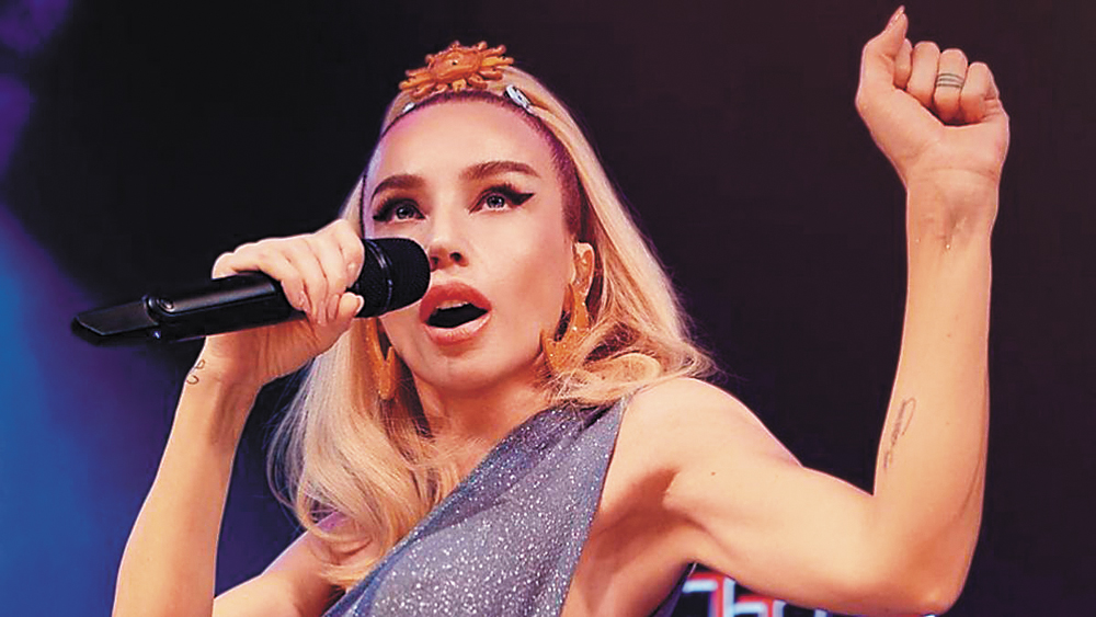 Συνέλαβαν την ποπ σταρ για ένα… σχόλιο