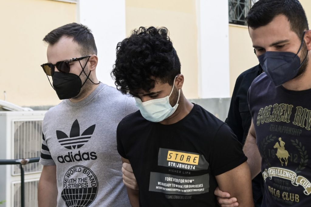 Περιστέρι: «Αδειάζει» τον 20χρονο γυναικοκτόνο ο αδερφός του