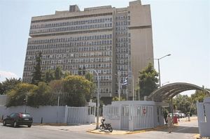 Οι…  ακλόνητοι ένστολοι συνομιλητές της ελληνικής μαφίας