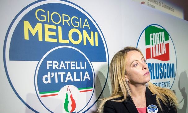 Ιταλία: Η Μελόνι διατηρεί τη «νεοφασιστική φλόγα» στο σύμβολο του FdI | tanea.gr
