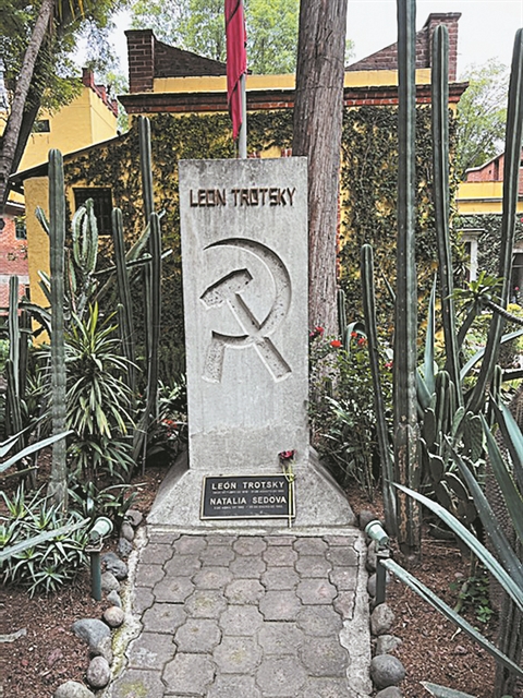 Στου κ. Λέοντα για καφέ στον κήπο