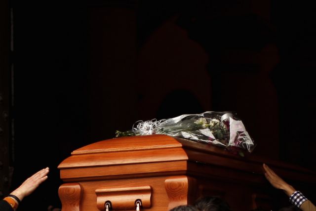 Πεθαμένη «μίλησε» στην κηδεία της και «απάντησε» σε ερωτήσεις συγγενών | tanea.gr
