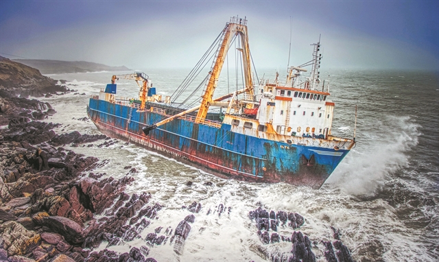 Από το Αιγαίο, στα βράχια της Ιρλανδίας