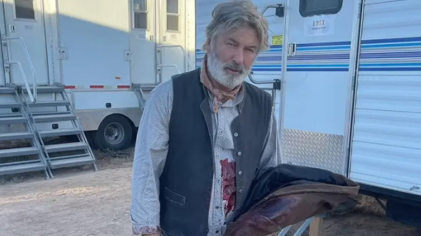 Άλλα λέει το FBI για τον Άλεκ Μπάλντουιν: Τράβηξε τη σκανδάλη…