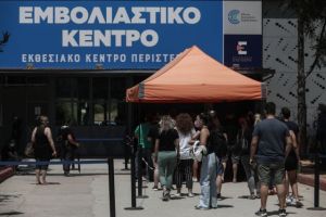 Πλεύρης: Τα νέα εμβόλια θα προστατεύουν κι από τη νόσηση με Ομικρον