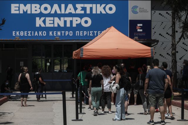 Πλεύρης: Τα νέα εμβόλια θα προστατεύουν κι από τη νόσηση με Ομικρον