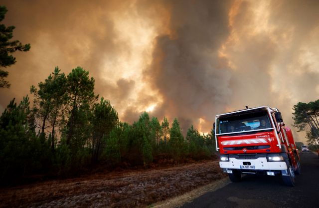 Γαλλία: Φωτιά «τέρας» στο Μπορντό – 10.000 κάτοικοι εγκατέλειψαν τα σπίτια τους | tanea.gr