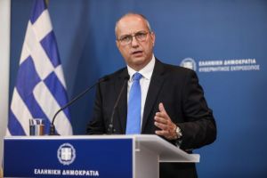 Υποκλοπές: Επίθεση Οικονόμου σε Ανδρουλάκη – «Επίμονα και περιέργως αρνείται να ενημερωθεί»